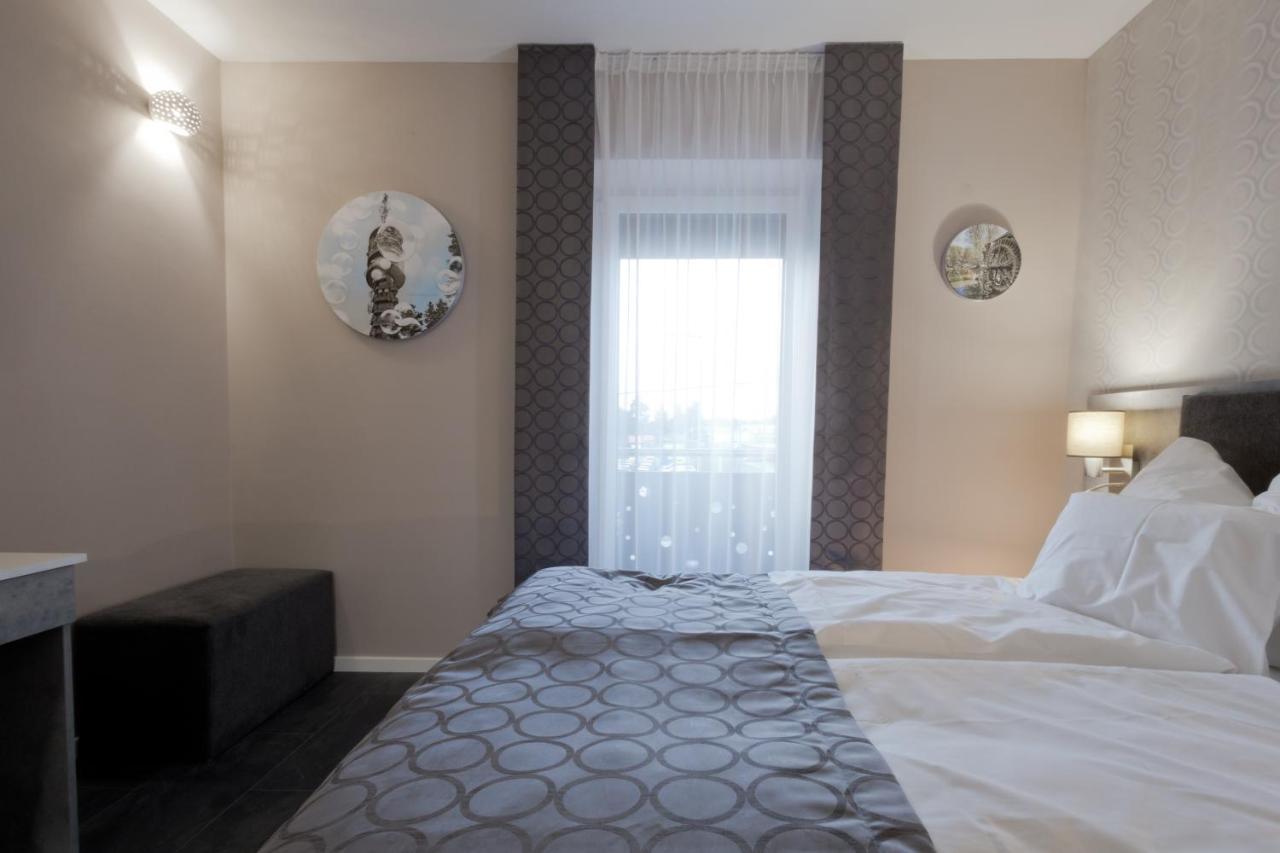 Bubble Hotel Es Rendezvenykoezpont Zalaegerszeg Extérieur photo