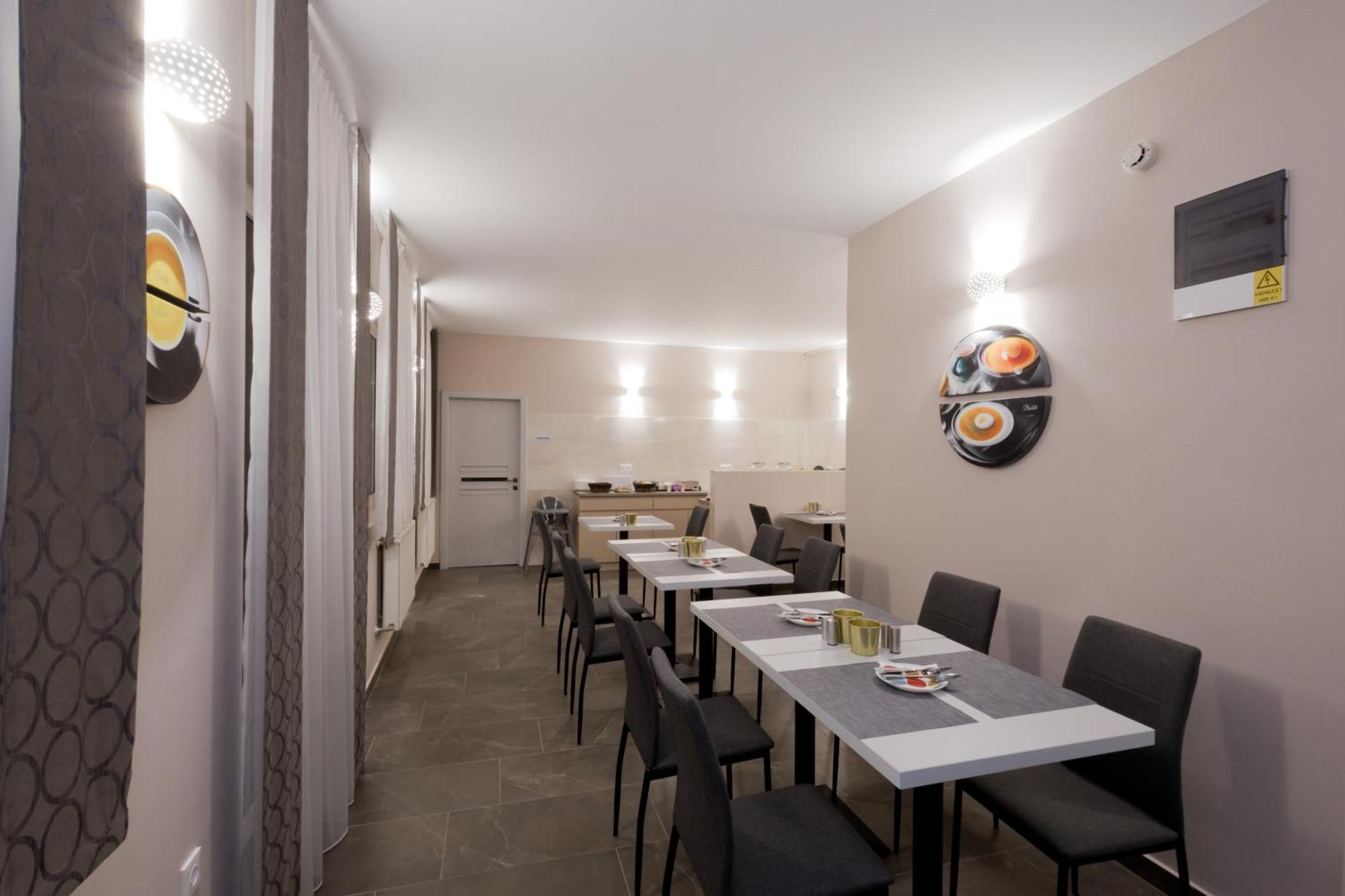 Bubble Hotel Es Rendezvenykoezpont Zalaegerszeg Extérieur photo
