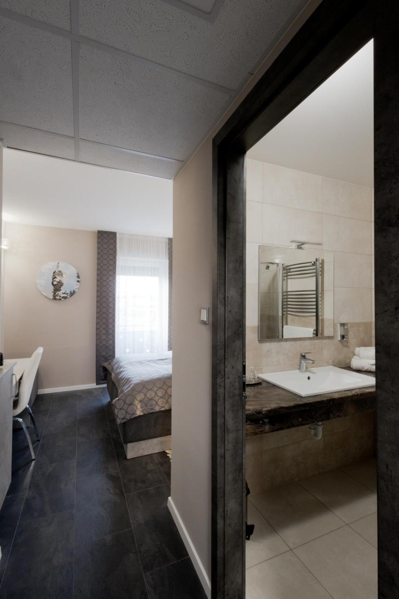 Bubble Hotel Es Rendezvenykoezpont Zalaegerszeg Extérieur photo